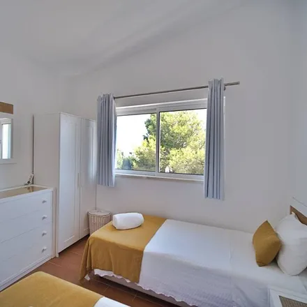 Rent this 3 bed house on Avenida de Portugal in 8500-291 Alvor, Portugal
