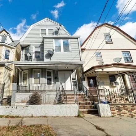 Rent this 3 bed house on North End Branch Newark Public Library in Grafton Avenue, Newark