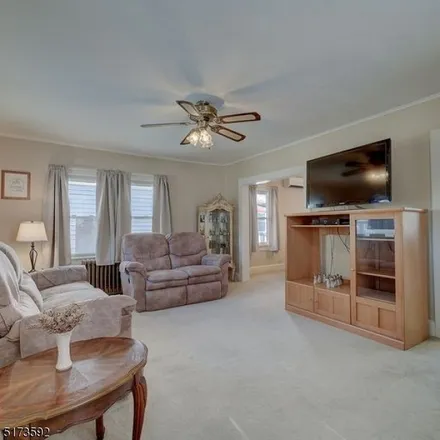 Image 8 - 206 Linden Avenue, Verona, NJ 07044, USA - House for sale