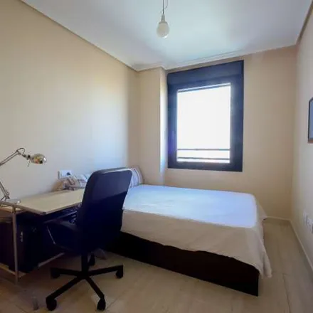 Rent this 3 bed apartment on Amado Granell Mesado (imparell) - Antonio Ferrandis in Avinguda d'Amado Granell Mesado (Militar), 46013 Valencia
