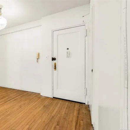 Image 6 - 69-60 108th Street, New York, NY 11375, USA - Apartment for sale