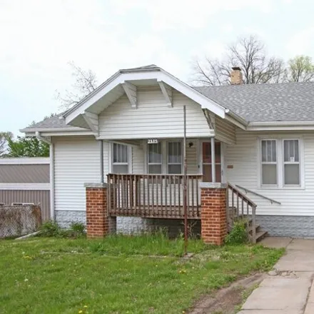 Buy this 2 bed house on 2335 South 13th Street in Lincoln, NE 68502