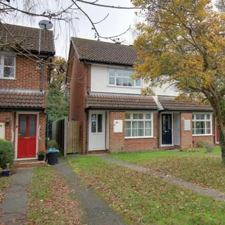 Rent this 2 bed townhouse on Kesteven Way in Wokingham, RG41 3AD