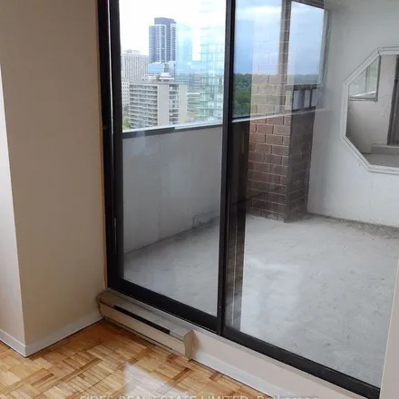 Image 3 - 916 Yonge Street, Toronto, ON M4N 3R8, Canada - Apartment for rent