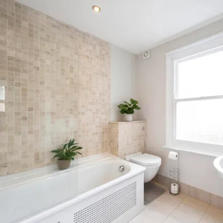 Image 5 - 100, 102 Balvernie Grove, London, SW18 5RU, United Kingdom - Apartment for sale