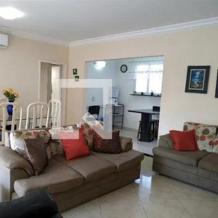 Rent this 3 bed apartment on Rua Silvio Daige in Jardim Vitória, Guarujá - SP