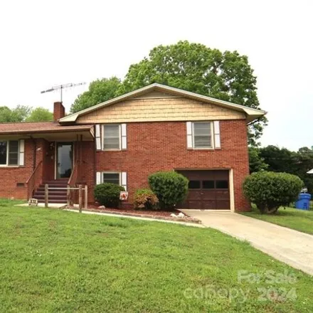 Buy this 3 bed house on 910 East Center Avenue in Mooresville, NC 28115