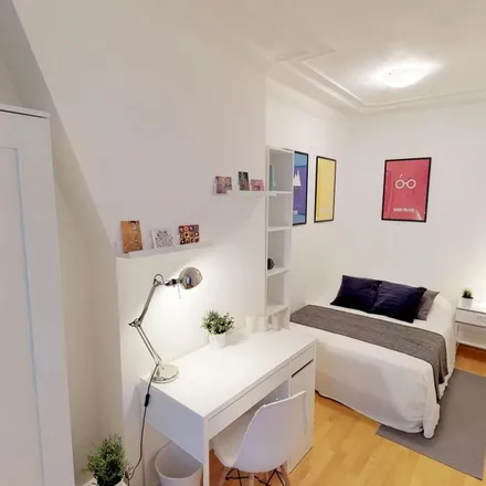Rent this 4 bed apartment on 30 Rue Lemercier in 75017 Paris, France