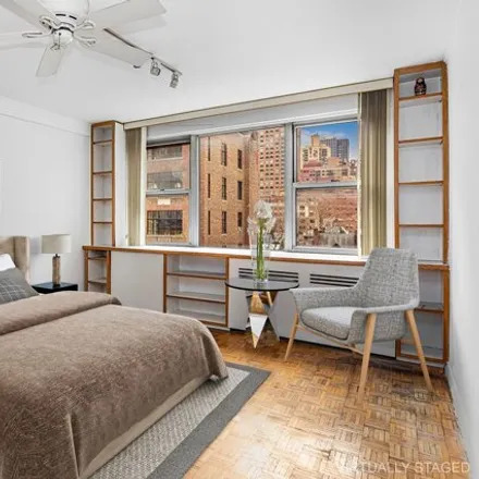 Image 4 - 221 East 50th Street, New York, NY 10022, USA - Apartment for sale