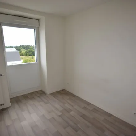 Rent this 3 bed apartment on 36 Rue de la Grande Pierre in 35510 Cesson-Sévigné, France