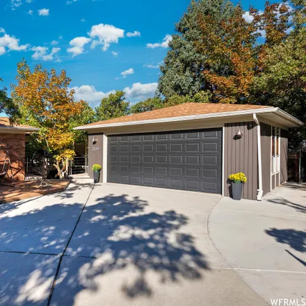 Image 3 - 3599 East Golden Hills Avenue, Cottonwood Heights, UT 84121, USA - House for sale