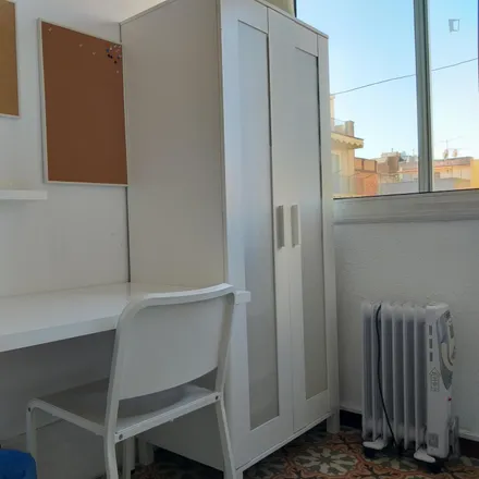 Rent this 5 bed room on Carrer Gran de Gràcia in 101, 08001 Barcelona