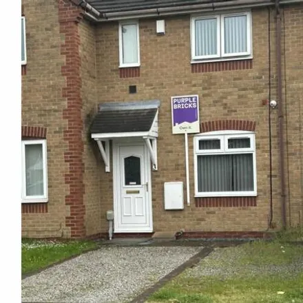 Buy this 2 bed townhouse on Suddaby Close in Hull, HU9 3RG