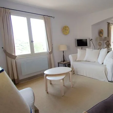 Rent this 6 bed house on Avenue du Comte de Provence in 83380 Roquebrune-sur-Argens, France