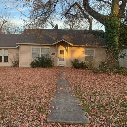 Rent this 3 bed house on City Pointe in 6th Street, Webb City