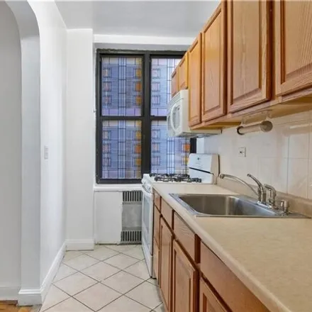Image 3 - 3015 Riverdale Avenue, New York, NY 10463, USA - Apartment for sale
