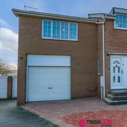 Rent this 5 bed duplex on Honister Close in Brampton, S63 6BW