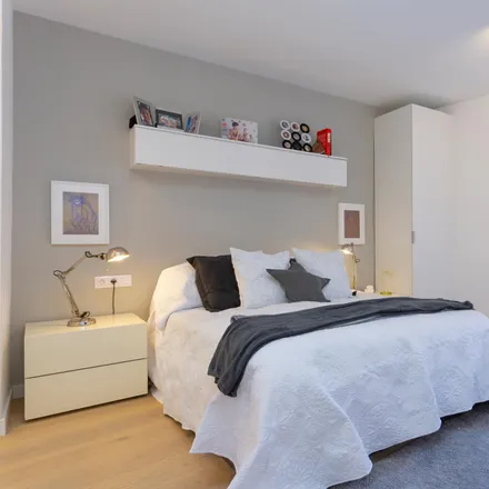 Rent this 3 bed apartment on Euro Super Mercat in Carrer d'Aribau, 212