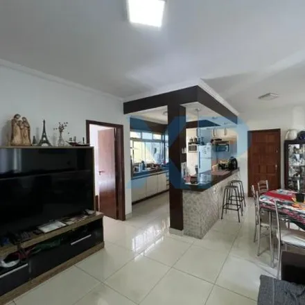 Buy this 3 bed apartment on Rua São Paulo in Centro, Divinópolis - MG