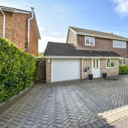 Buy this 4 bed house on Lordsfield Gardens in Overton, RG25 3EW
