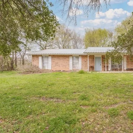 Buy this 5 bed house on 10336 County Road 3817 in Athens, Texas