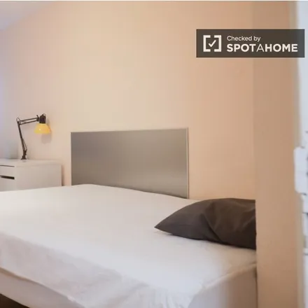 Rent this 6 bed room on Madrid in Calle de Núñez Morgado, 9
