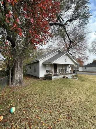 Buy this 2 bed house on 311 Davis Boulevard in Sikeston, MO 63801