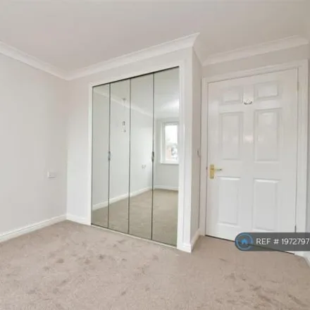 Image 5 - York House, 18-20 Massetts Road, Horley, RH6 7DE, United Kingdom - Apartment for rent