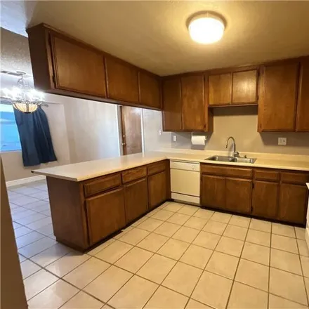 Image 8 - 12549 Kiowa Road, Apple Valley, CA 92308, USA - Apartment for rent