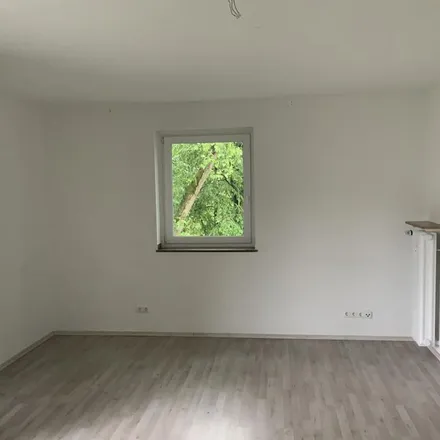 Rent this 3 bed apartment on Heihoffsweg 17 in 45896 Gelsenkirchen, Germany