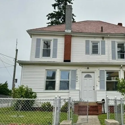 Buy this 5 bed house on 142 Mount Pleasant St in New Bedford, Massachusetts