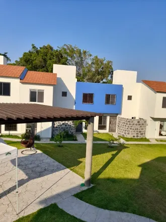 Buy this 2 bed house on Privada Tepatitlán in Residencial Los Agaves, 62765 Emiliano Zapata