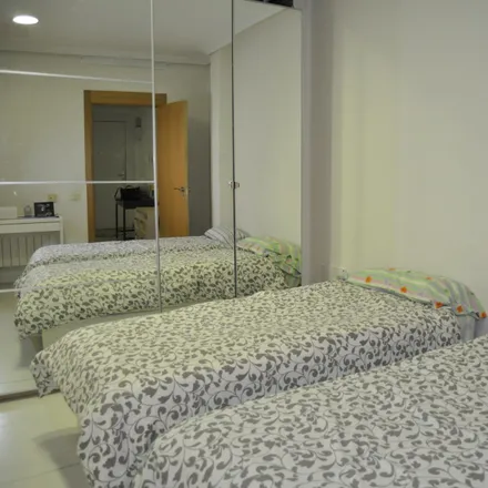 Rent this 6 bed room on Multiópticas in Gran Vía, 15