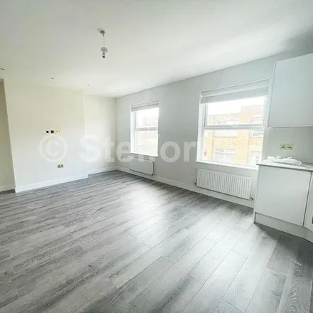 Image 5 - Femaura, 458 Hornsey Road, London, N4 3GY, United Kingdom - Apartment for rent