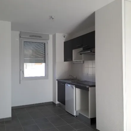 Rent this 3 bed apartment on 147 Chemin de Nicol in 31200 Toulouse, France