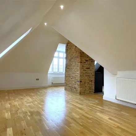 Image 2 - Berrylands, London, BR6 9TF, United Kingdom - Apartment for rent