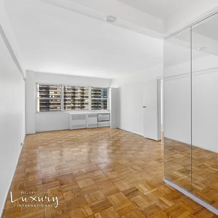 Image 7 - 333 East 46th Street, New York, NY 10017, USA - Condo for rent