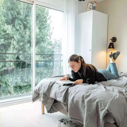 Rent this 14 bed room on 76 Avenue de la République in 94600 Choisy-le-Roi, France