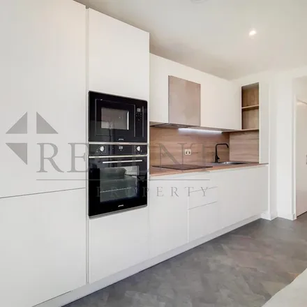Image 2 - 21-22 Gillender Street, Bromley-by-Bow, London, E3 3LB, United Kingdom - Apartment for rent