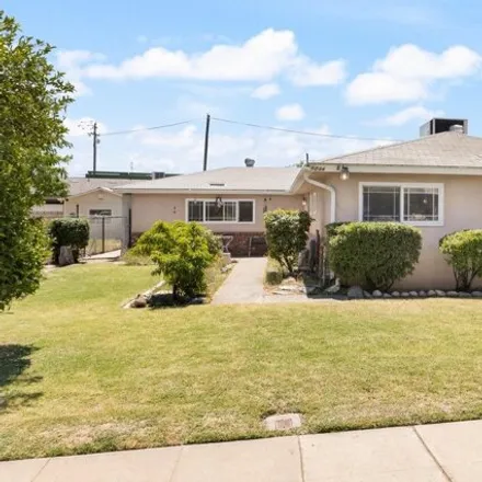 Buy this 3 bed house on 280 5th Street in Clovis, CA 93612