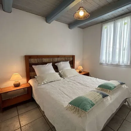 Rent this 1 bed house on Noirmoutier-en-l'Île in 11 Rue du Puits Neuf, 85330 Noirmoutier-en-l'Île