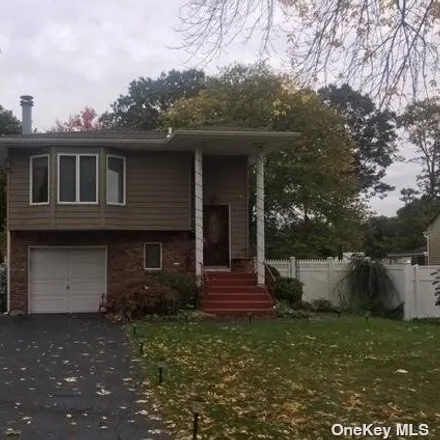 Rent this 1 bed house on 1133 Bay Shore Avenue in Baywood, NY 11706