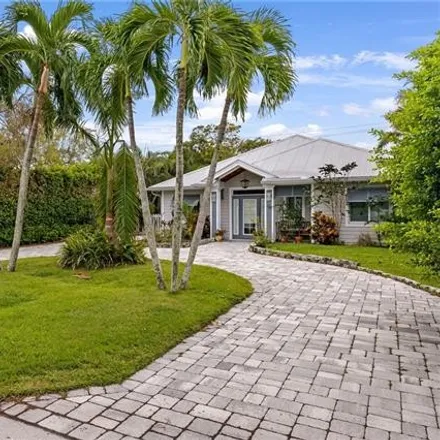 Image 6 - 740 5th Avenue North, Naples, FL 34102, USA - House for sale