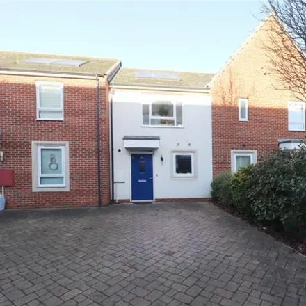 Buy this 2 bed townhouse on Alcock Crescent in London, DA1 4FW