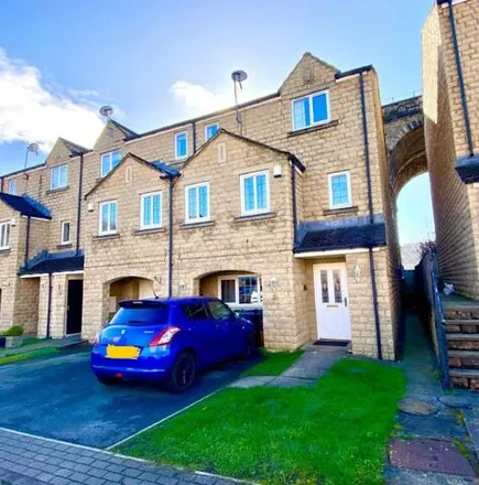 Buy this 5 bed townhouse on E Stott Coaches in Dale View, Milnsbridge