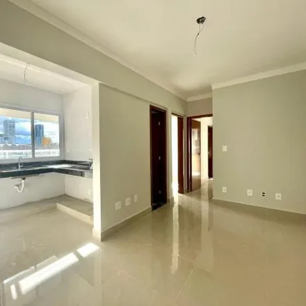 Buy this 2 bed apartment on Avenida Ortízio Borges in Segismundo Pereira, Uberlândia - MG