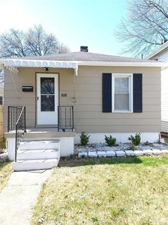 Buy this 3 bed house on 3904 Walsh Street in St. Louis, MO 63116