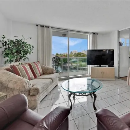 Image 3 - 2841 Northeast 163rd Street, North Miami Beach, FL 33160, USA - Condo for sale