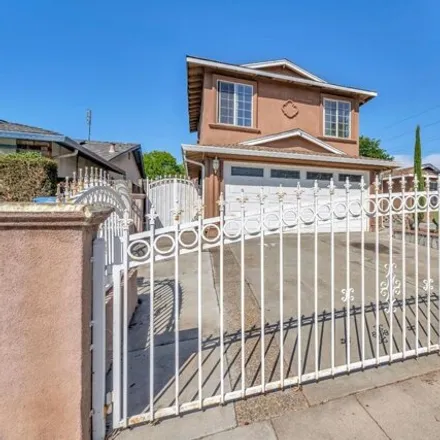 Buy this 6 bed house on 2790 Kern Avenue in San Jose, CA 95121