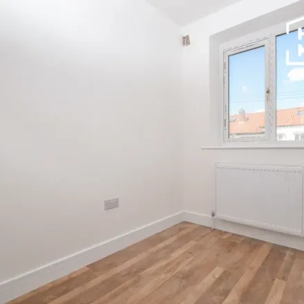 Rent this 3 bed apartment on New Barns Avenue in London, CR4 1LJ